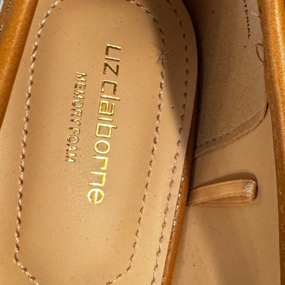 Liz Claiborne Tan and Cream Flats with Bow Detail - Picture 2 of 9